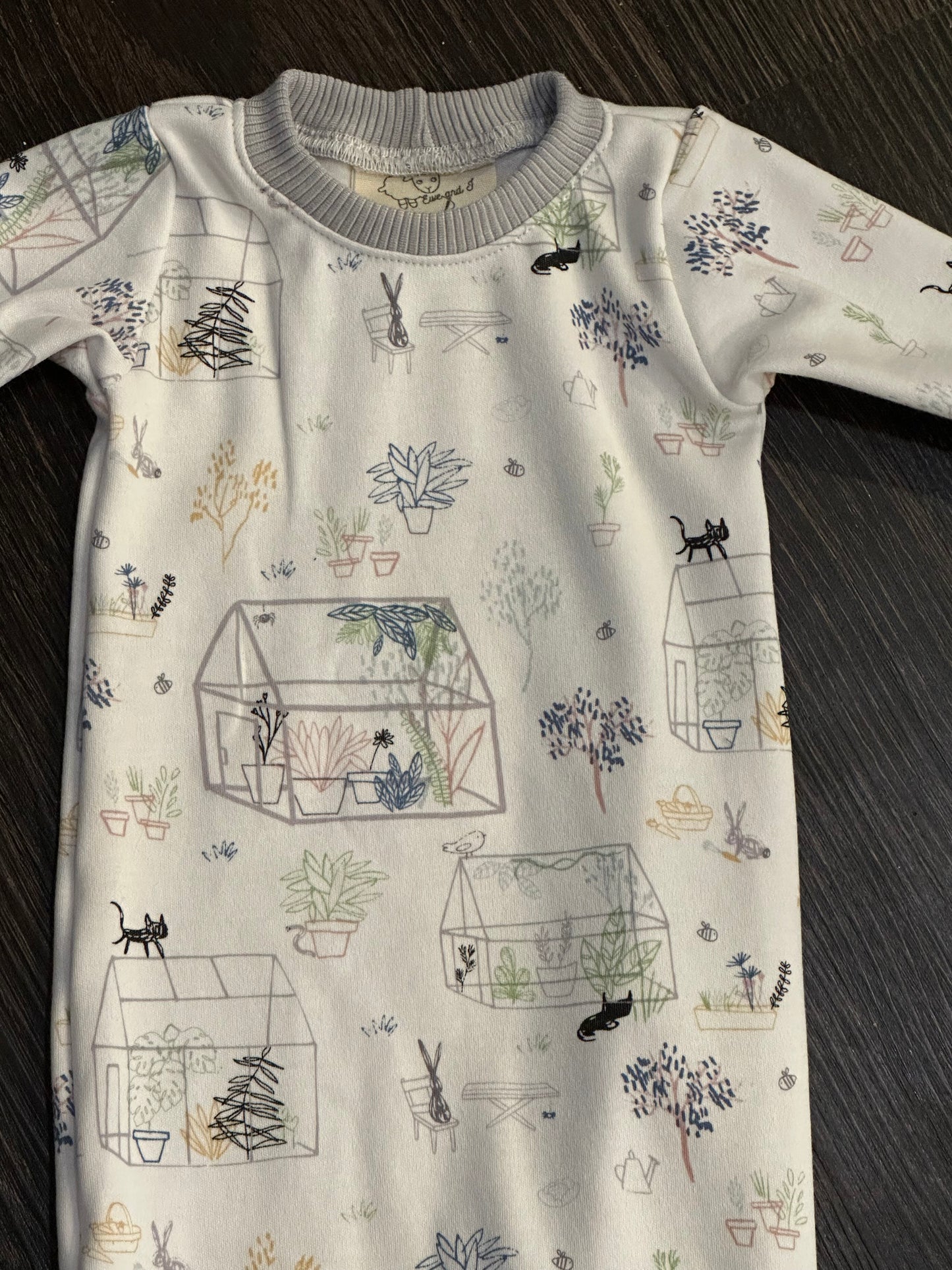 Plant newborn tie gown