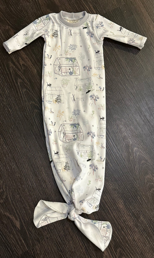 Plant newborn tie gown
