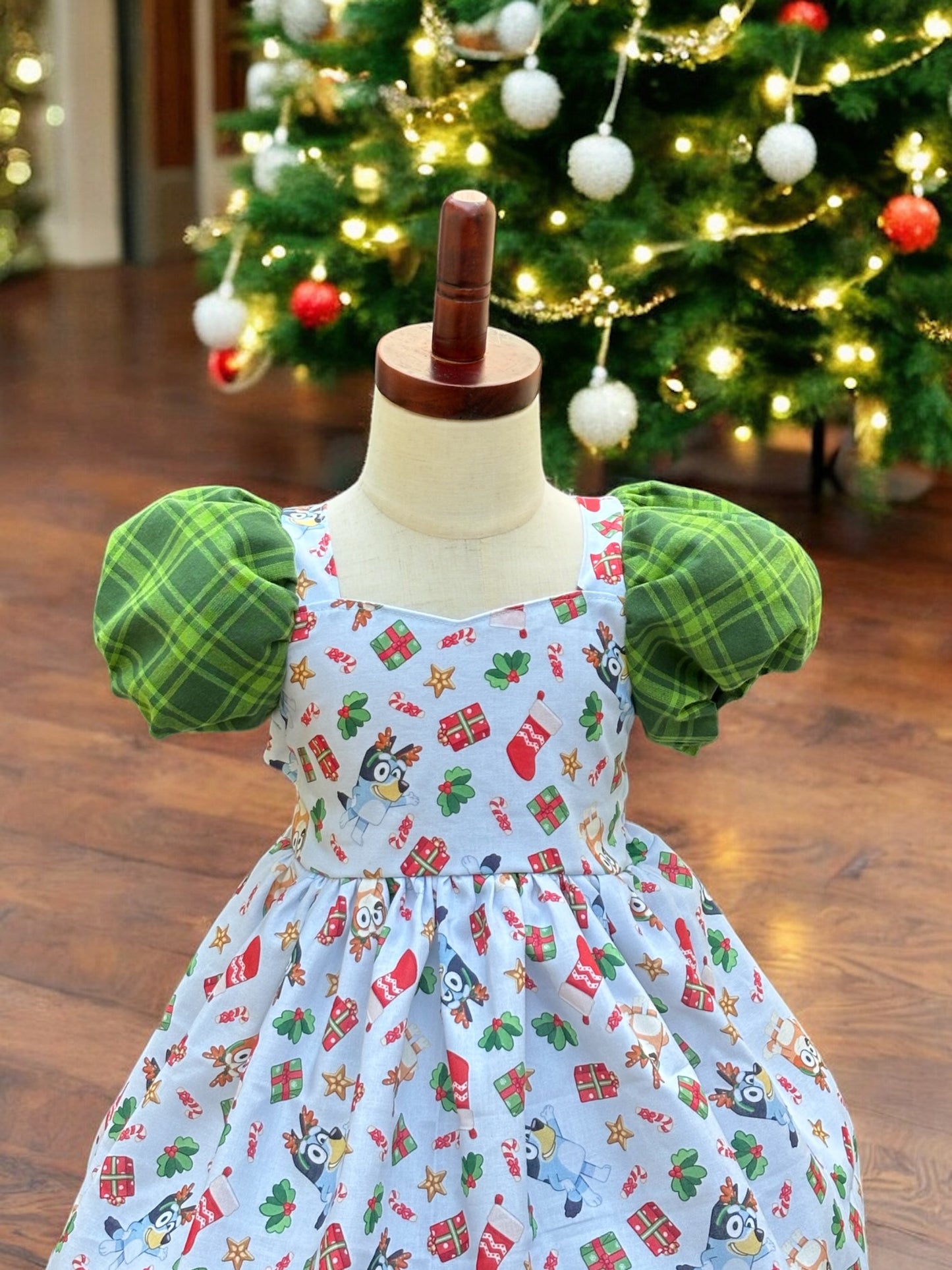 Bluey Christmas, green poof sleeves 3T