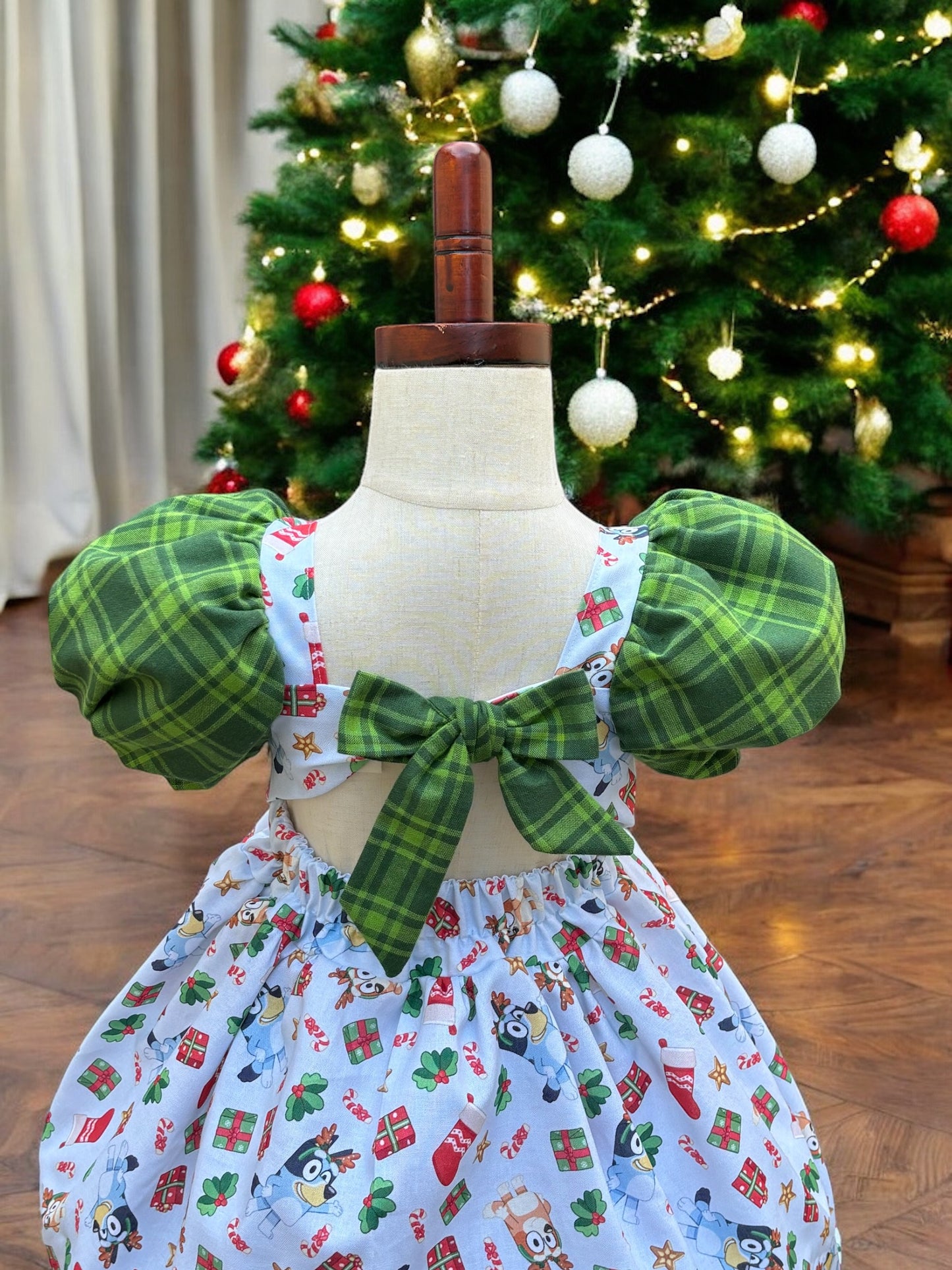 Bluey Christmas, green poof sleeves 3T